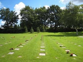 Skovvejskirkens kirkegård